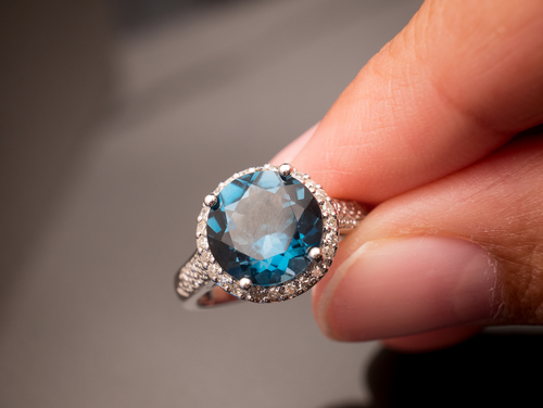 Blue Topaz Gemstone | Bijoux Majesty