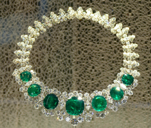 Elizabeth Taylor's jewelry sells for $115 million